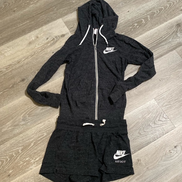 nike fleece shorts outfit